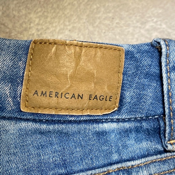 AMERICAN EAGLE- Curvy Hi-Rise Denim Jegging- Ripped - Picture 2 of 5